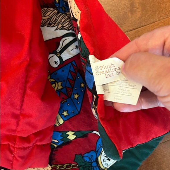 Festive Red and Green Holiday Tree Skirt - Picture 7 of 8